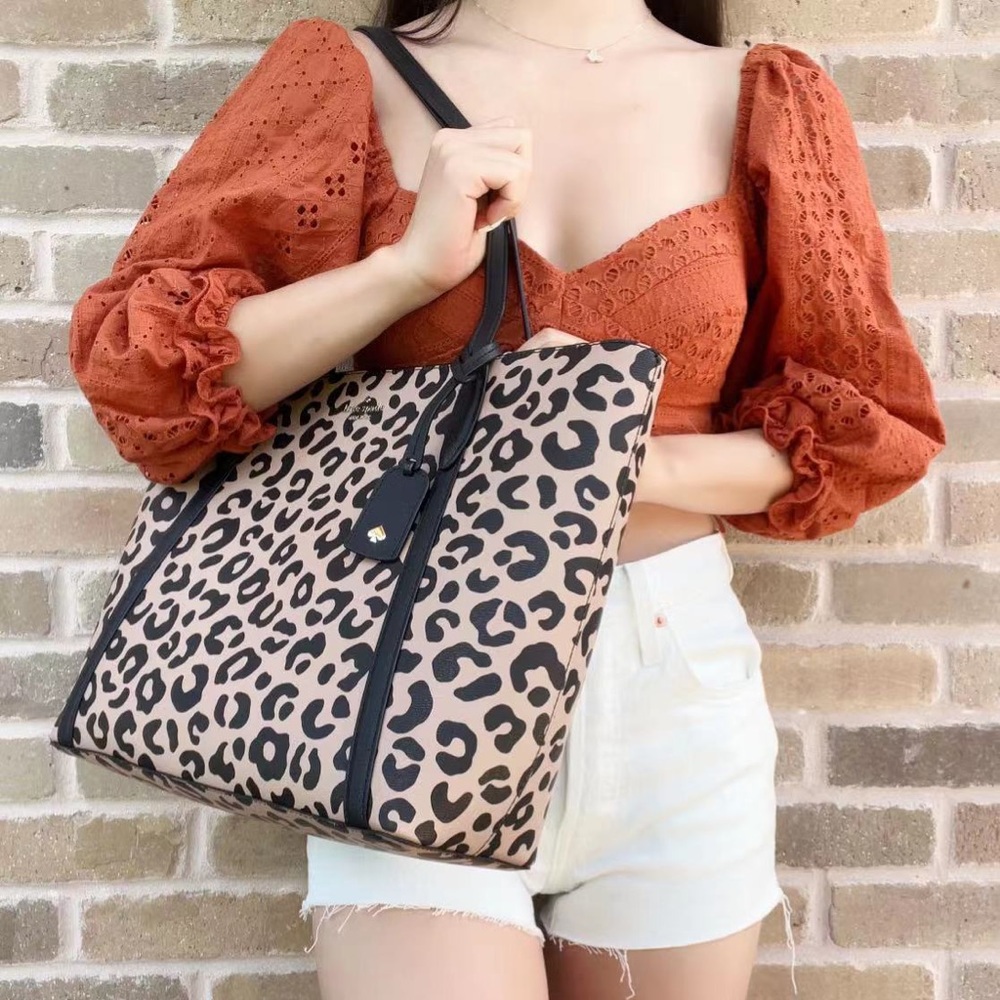 NWT Kate Spade Tote♠️Gaby’sBags - Picture 2 of 2